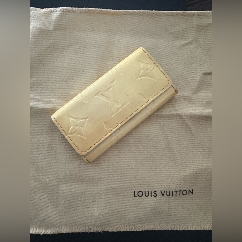 LV Vernis Keychain Wallet W Dust Cloth Wrap